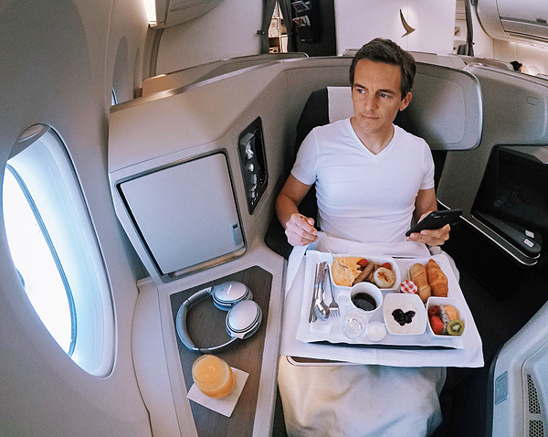 Cathay Pacific A350 Business Class Seat 18K Breakfast Bart Lapers